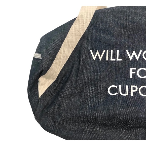 “Will Workout for Cupcakes” light duffel workout or overnight bag - Picture 3 of 9